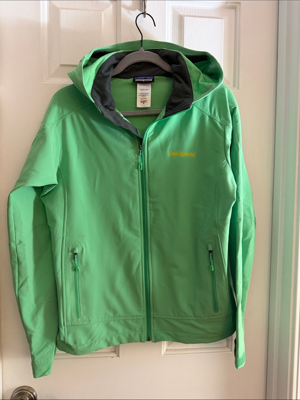 Patagonia Green Hooded Softshell Jacket with Yellow Logo women’s medium